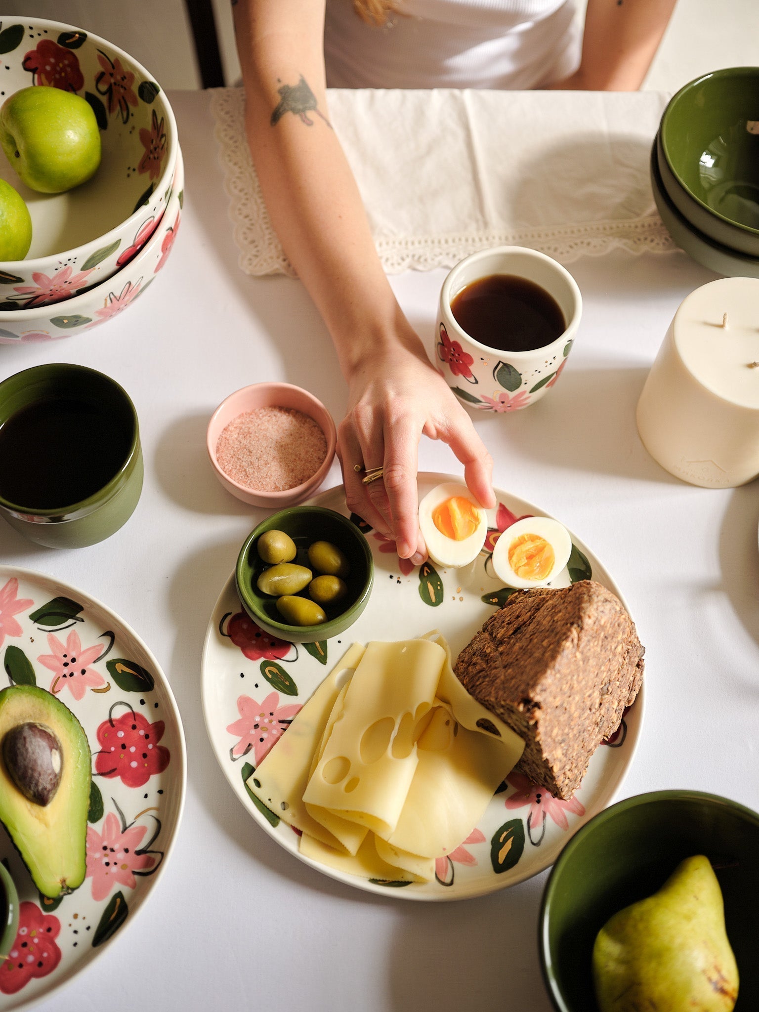 Hand-Painted Floral Dinner Plates - Unique Porcelain Design