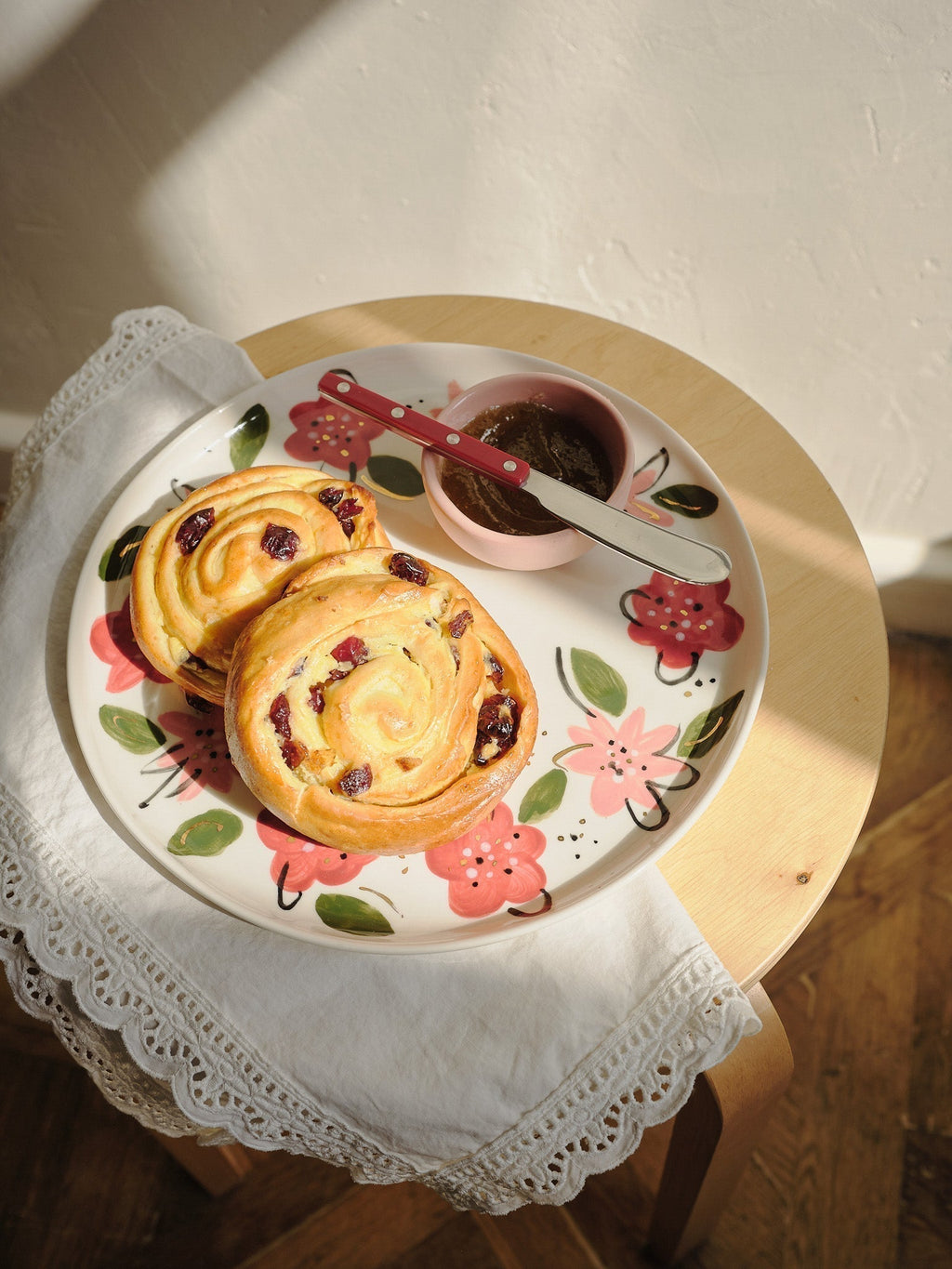 Hand-Painted Floral Dinner Plates - Unique Porcelain Design