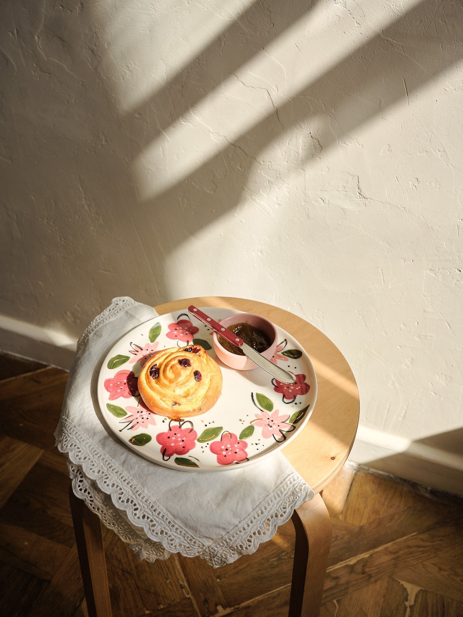 Hand-Painted Floral Dinner Plates - Unique Porcelain Design