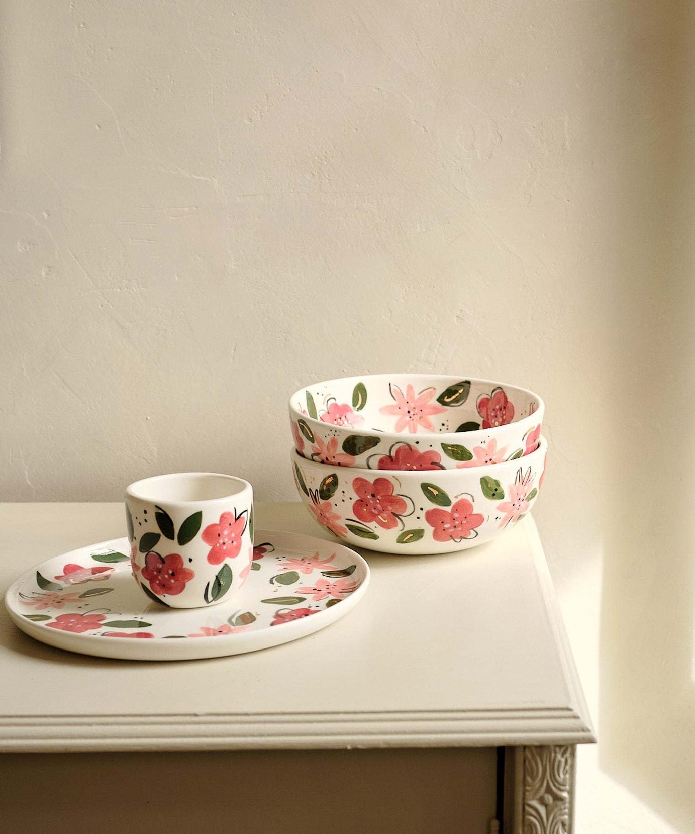 Handbemalte Blumensalatschale - Einzigartiges Porzellandesign