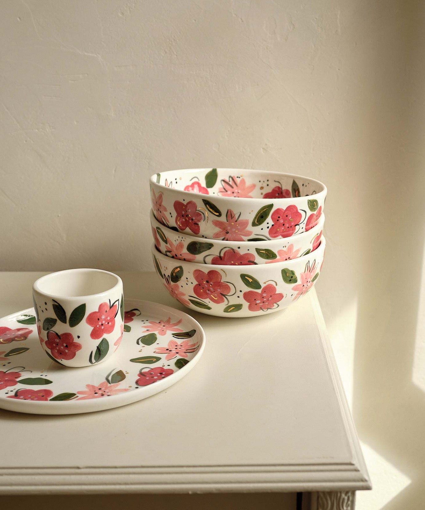 Handbemalte Blumensalatschale - Einzigartiges Porzellandesign