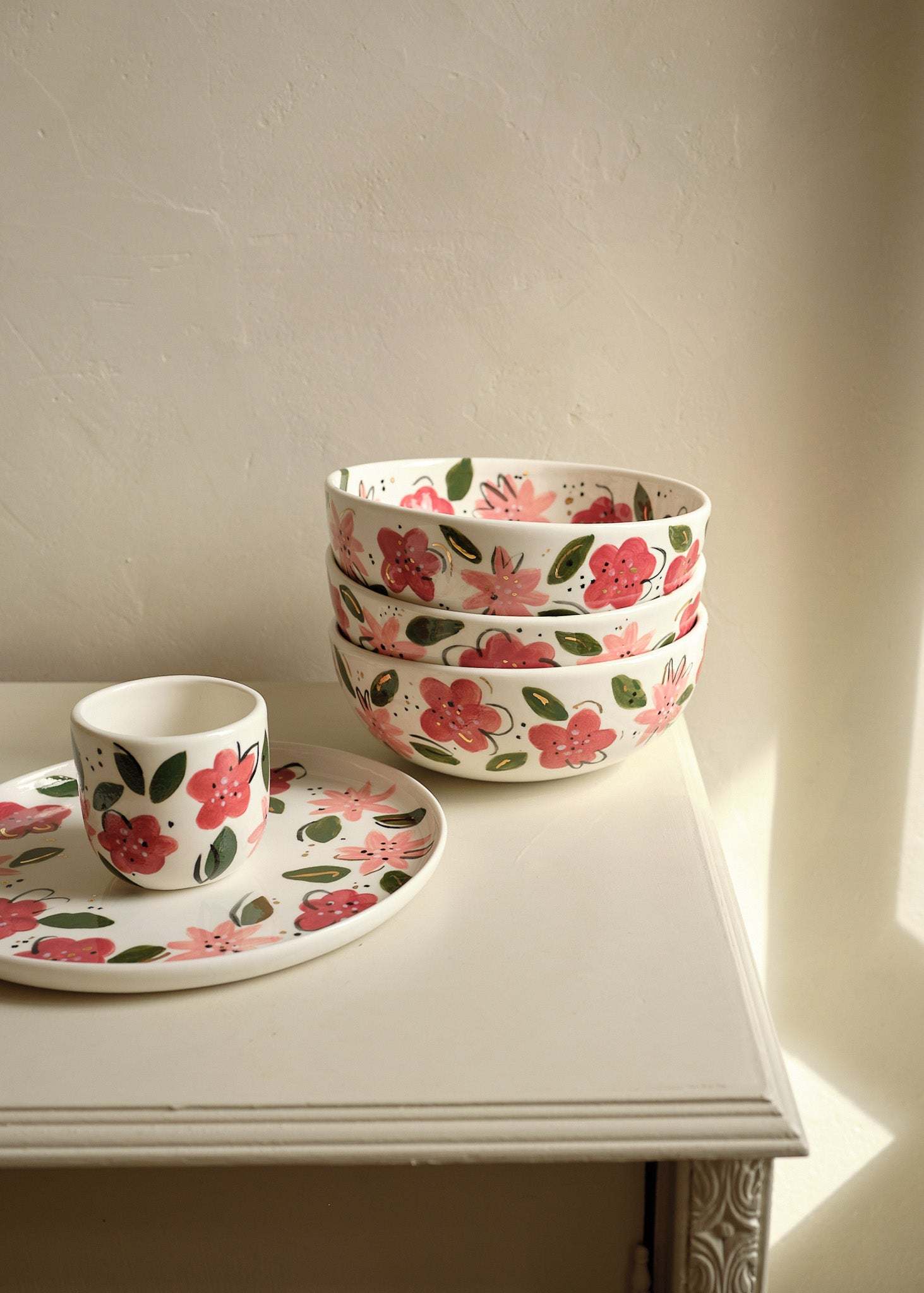 Handbemalte Blumensalatschale - Einzigartiges Porzellandesign
