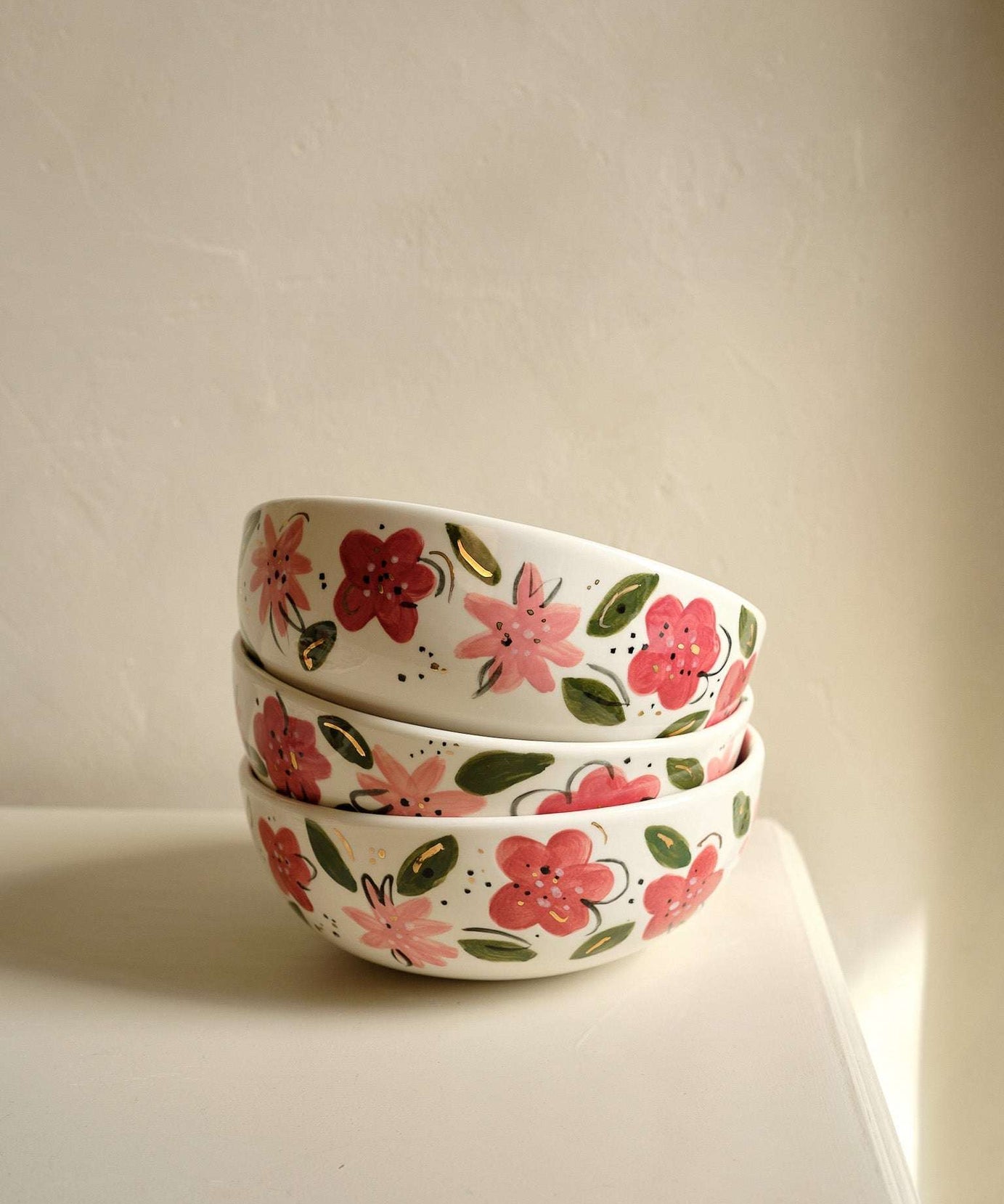 Handbemalte Blumensalatschale - Einzigartiges Porzellandesign
