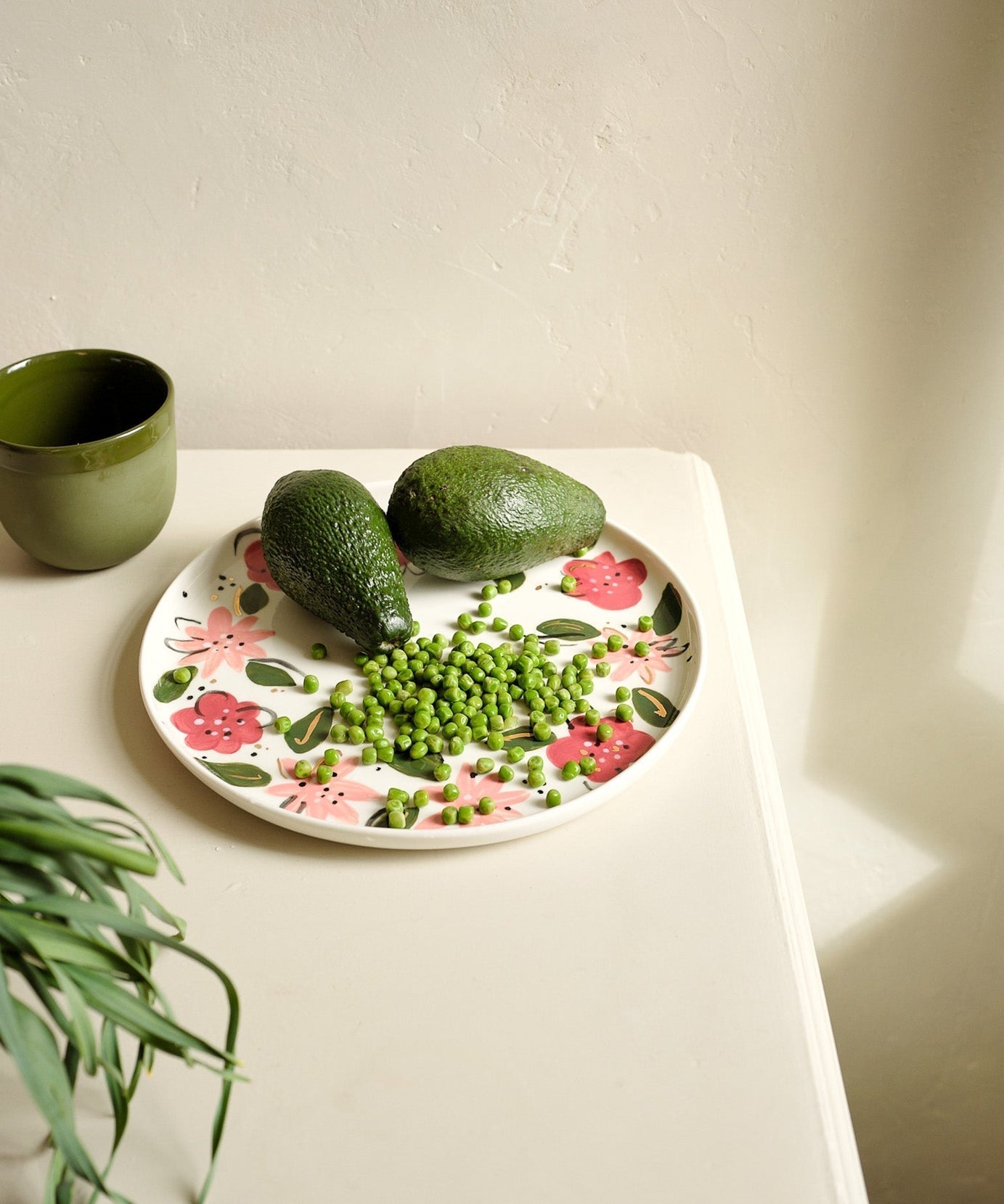 Handbemalte Teller mit Blumenmotiv - Einzigartiges Porzellandesign