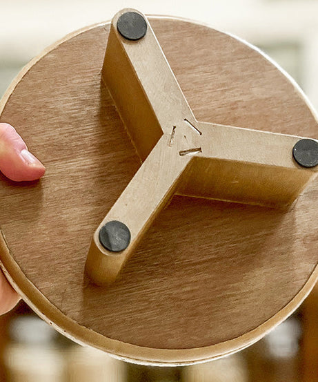 Runde Dekoständer aus Holz mit Steinplatte, 2er-Set