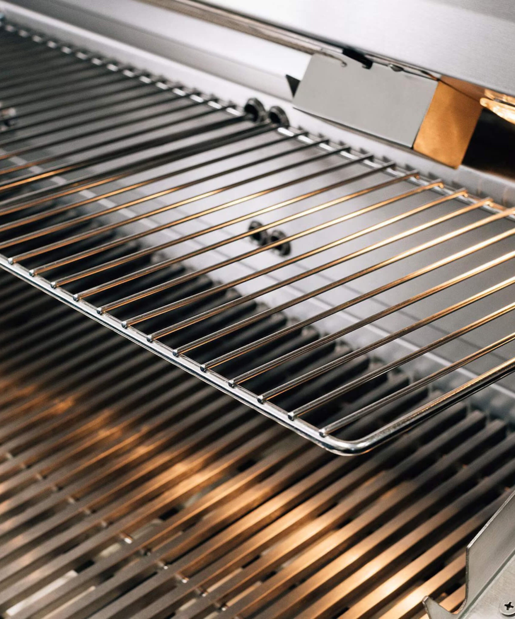 Summerset Quest Grill With Rear Infrared Burner, Rotisserie Kit, & Drop-In Griddle Plate [QST] (SAK51437)