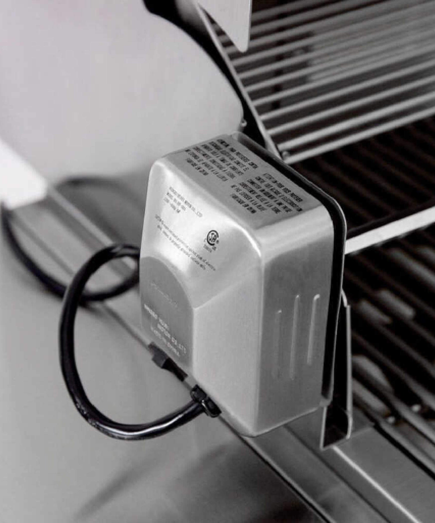Summerset Sizzler Built-In Propane Gas Grill [SIZ25/32/40] (SAK71502)