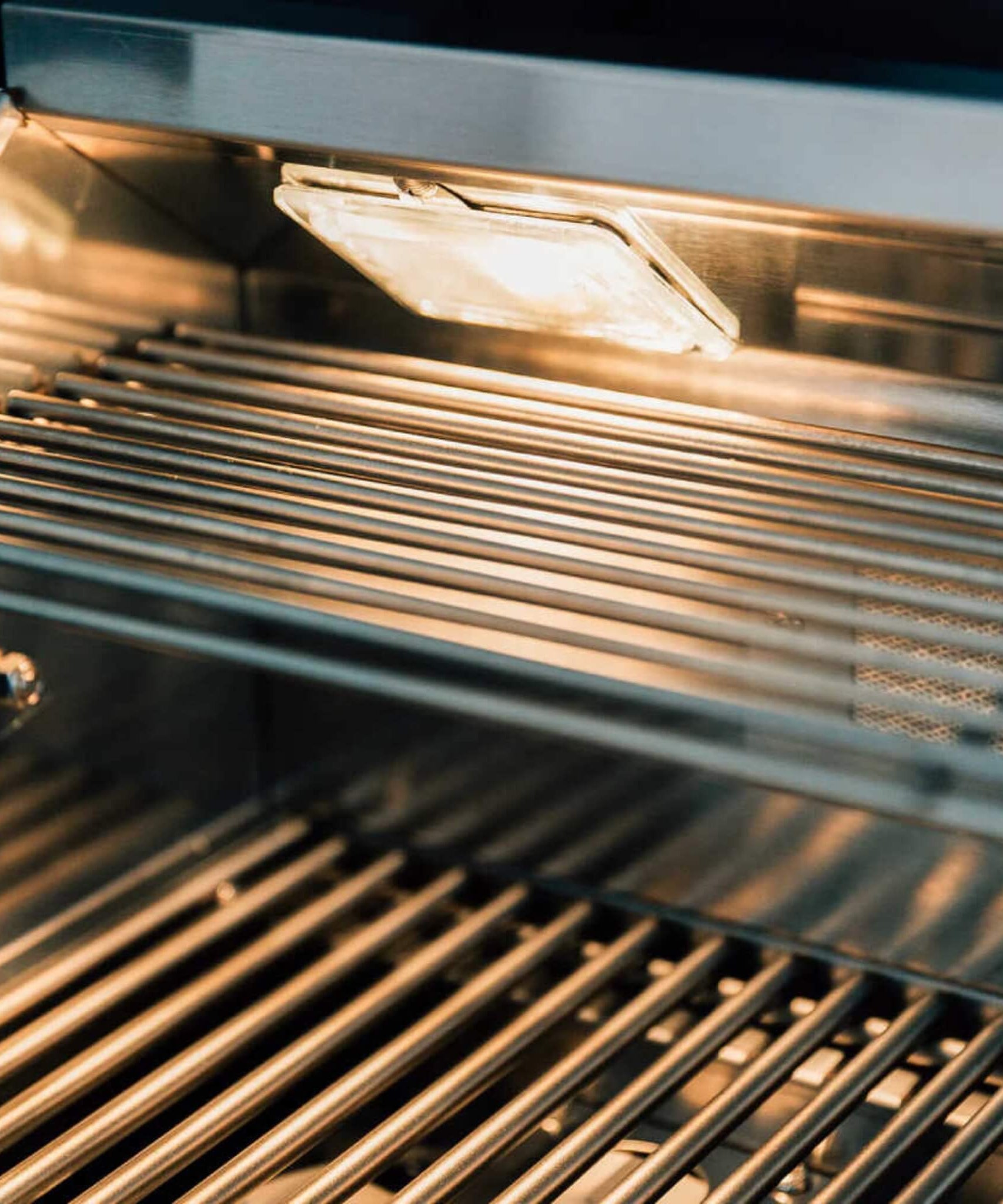 Summerset Sizzler Pro Premium Outdoor Built-In Gas Grill [SIZPRO] (SAK56324)