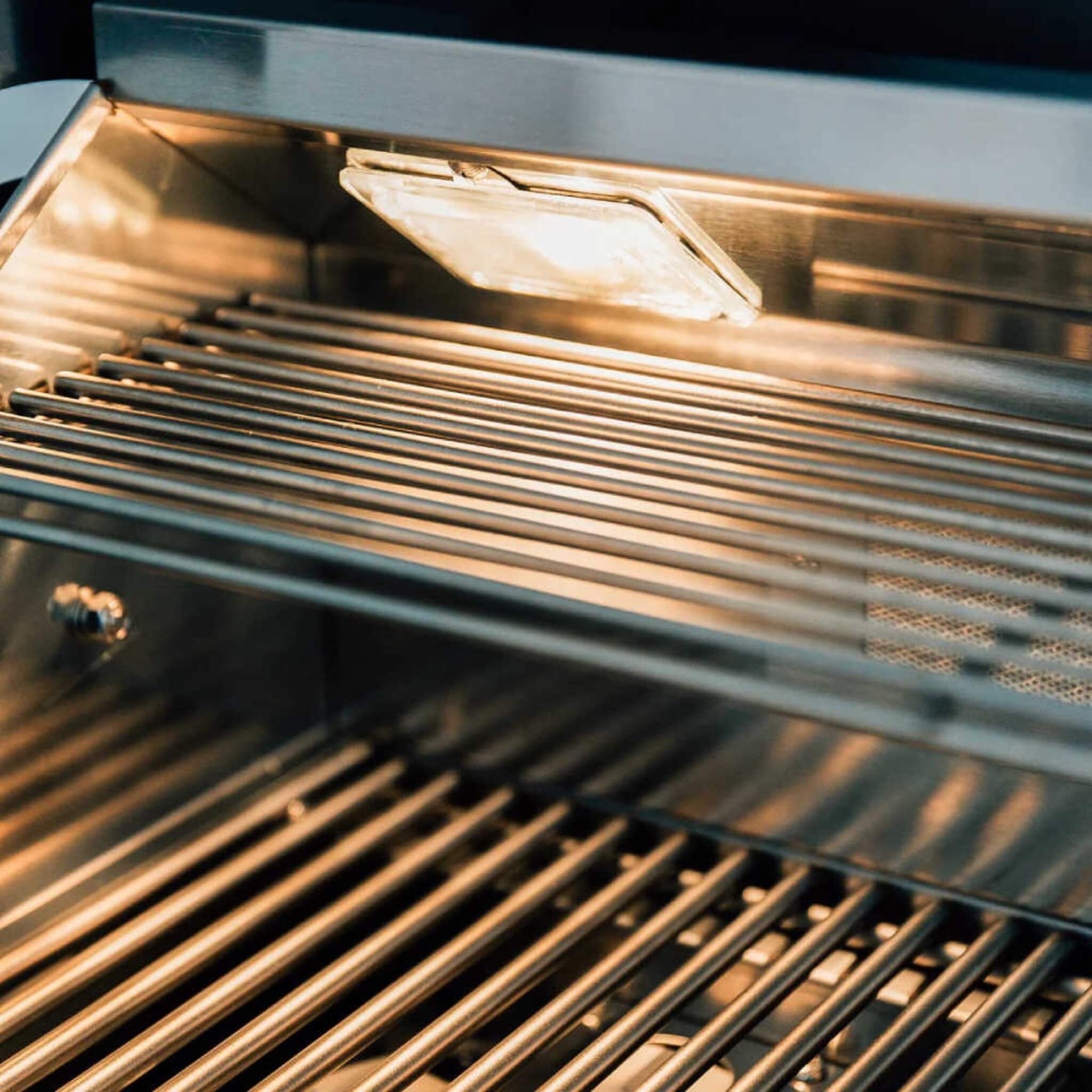 Summerset Sizzler Pro Premium Outdoor Built-In Gas Grill [SIZPRO] (SAK56324)