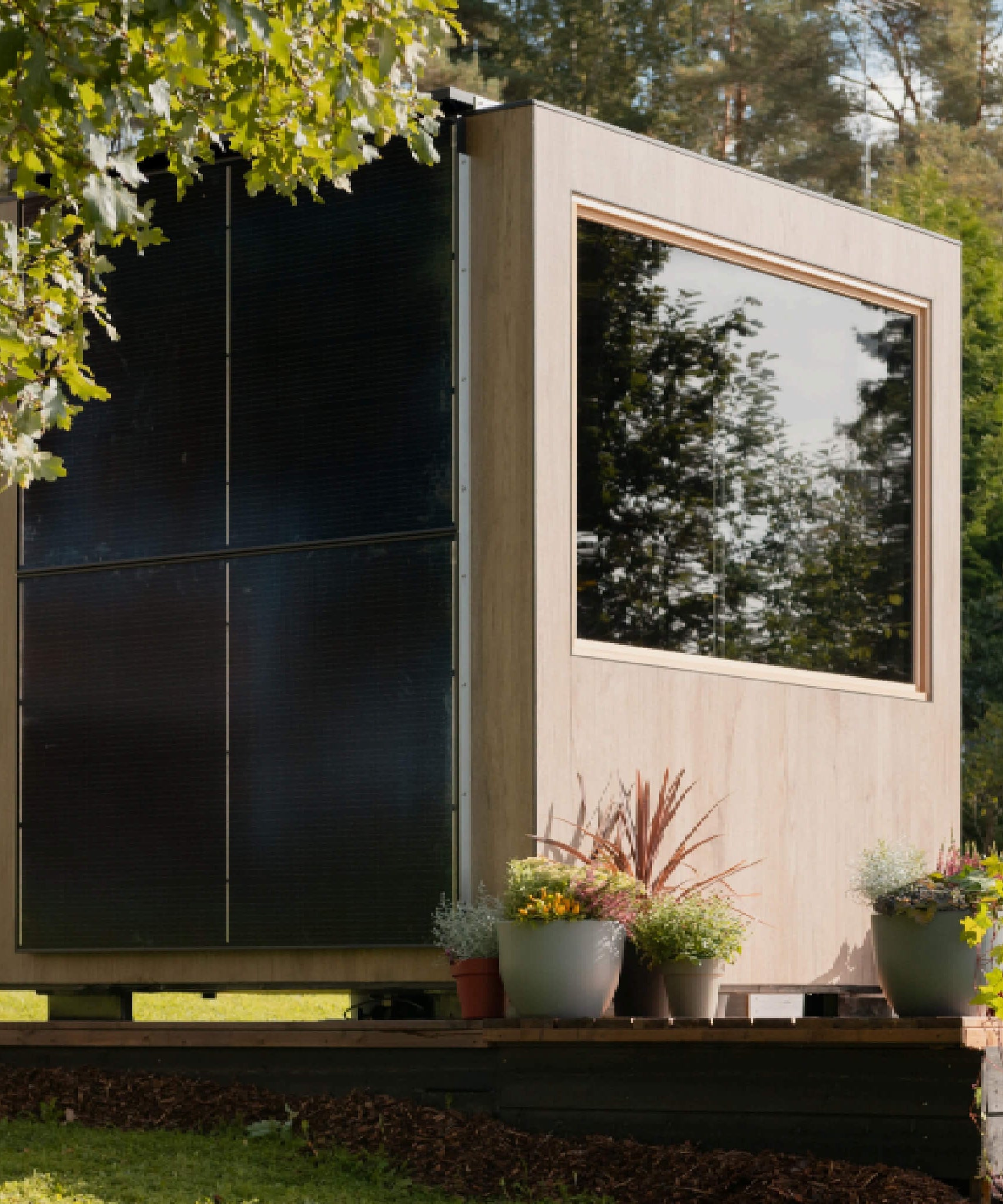 ThermaSol Solaris Fully-Assembled Outdoor Sauna Cabin [Made-To-Order] [14-KIR-4560/61] (SAK27532)