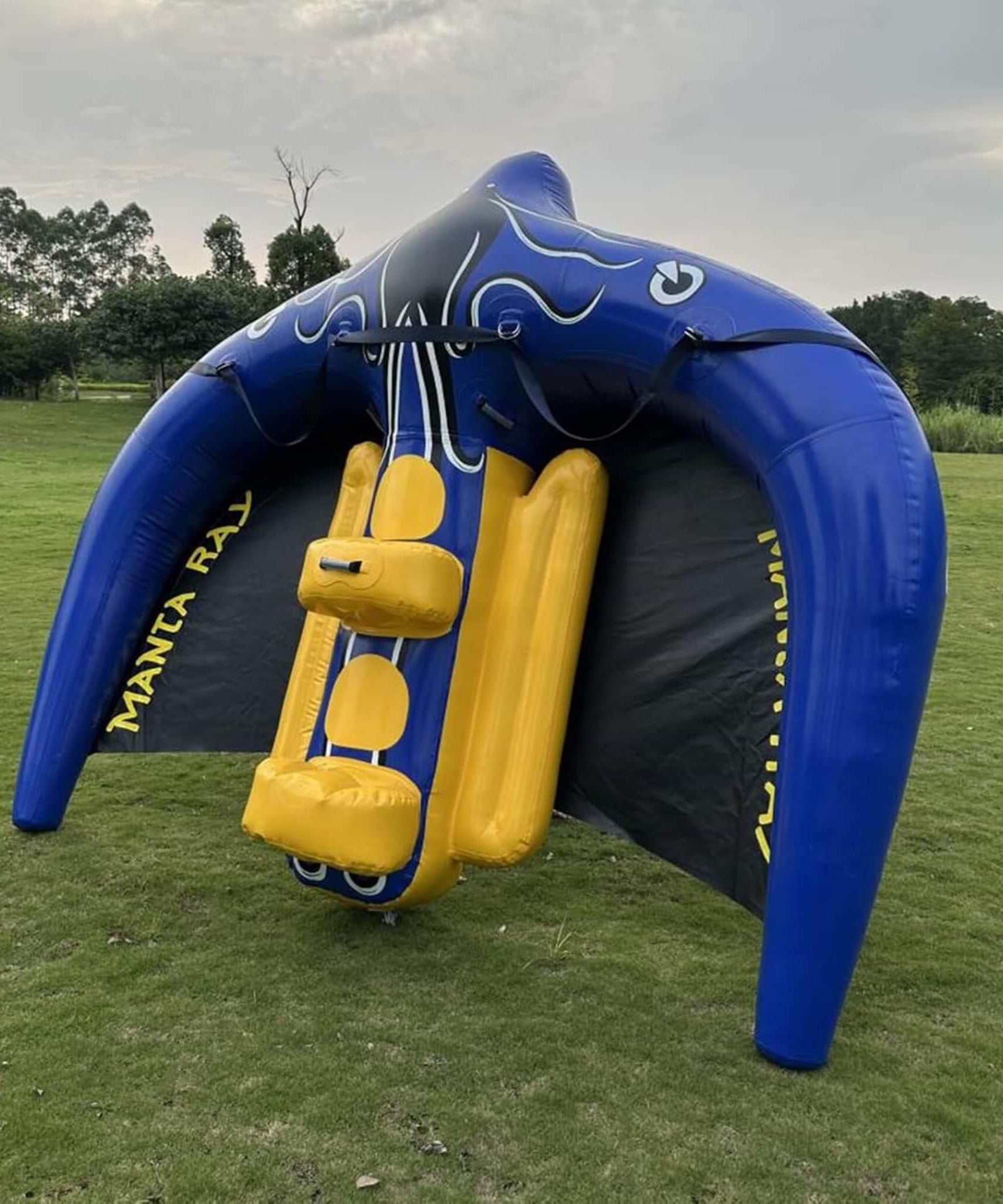 Giant Towable Inflatable Flying Manta Ray Water Tube With Pump (SAK73280)