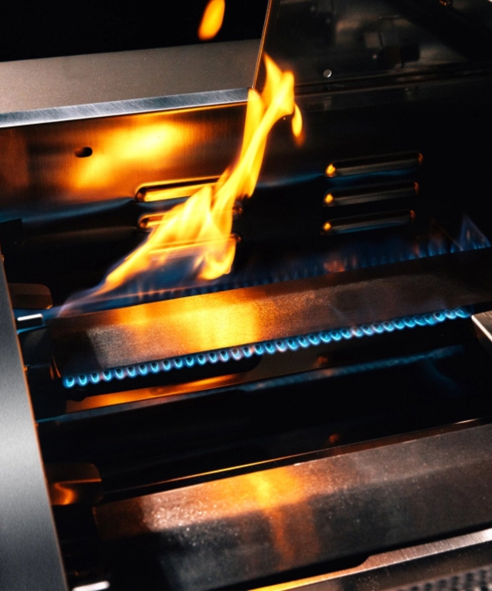 TrueFlame Luxury Built-In Gas Stainless Steel Grills [TF25/32/40] (SAK30587)