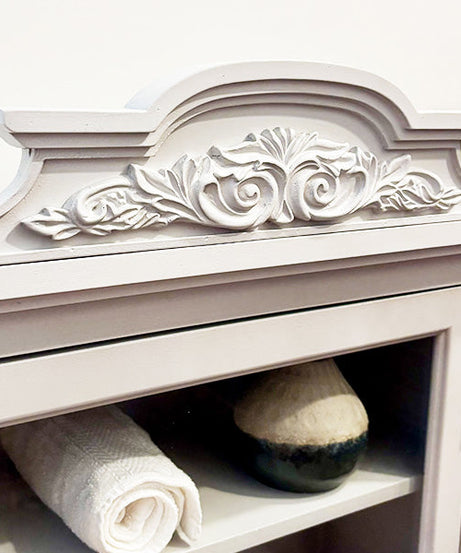 Barocke Eleganz Wandschrank mit Magnettür