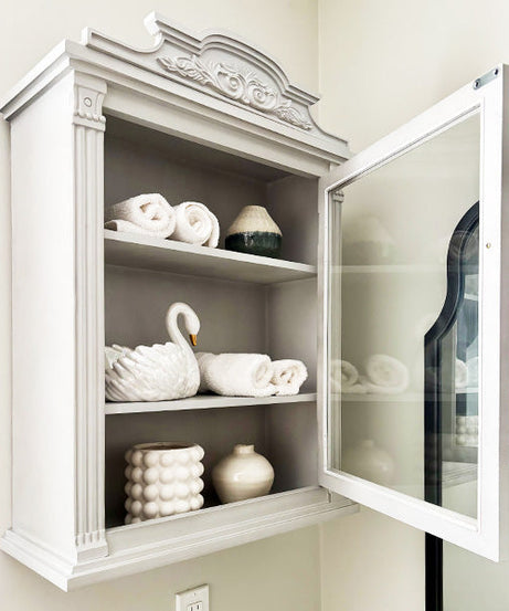 Barocke Eleganz Wandschrank mit Magnettür