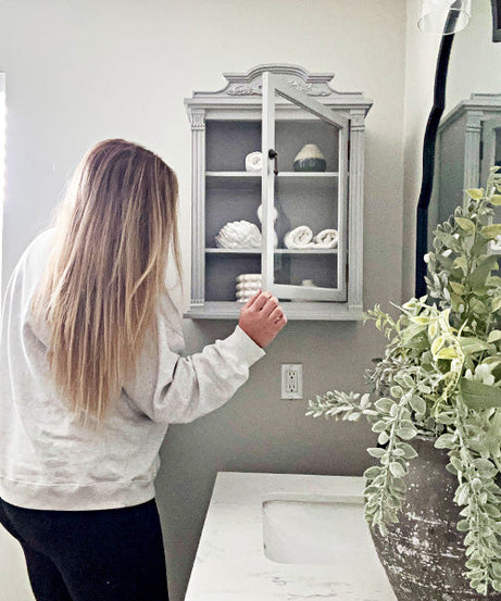Barocke Eleganz Wandschrank mit Magnettür