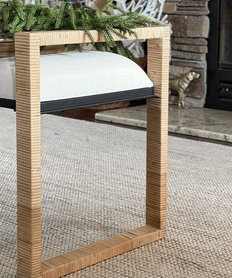 Geflochtene Rattan-Holzbank